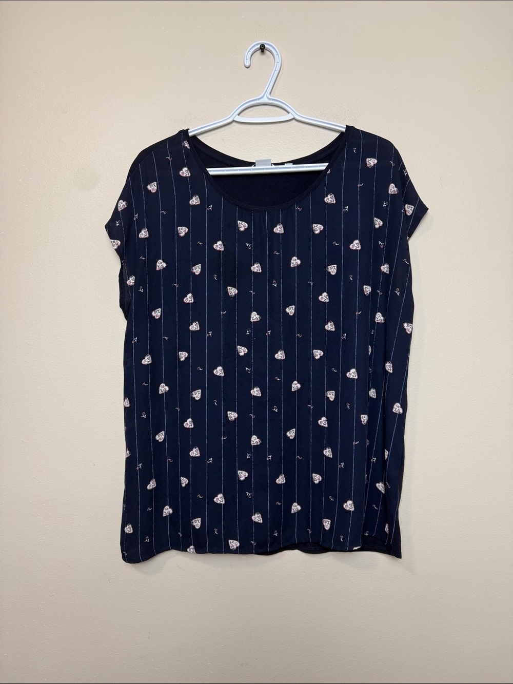 Reitmans Navy Short Sleeve Tee with Heart Print szie XXL